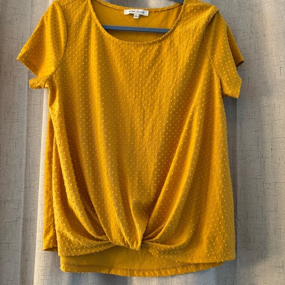 ROSE+OLIVE Mustard Gold Clip Dot Twist Casual Short Sleeve Top. Size L - Picture 1 of 4